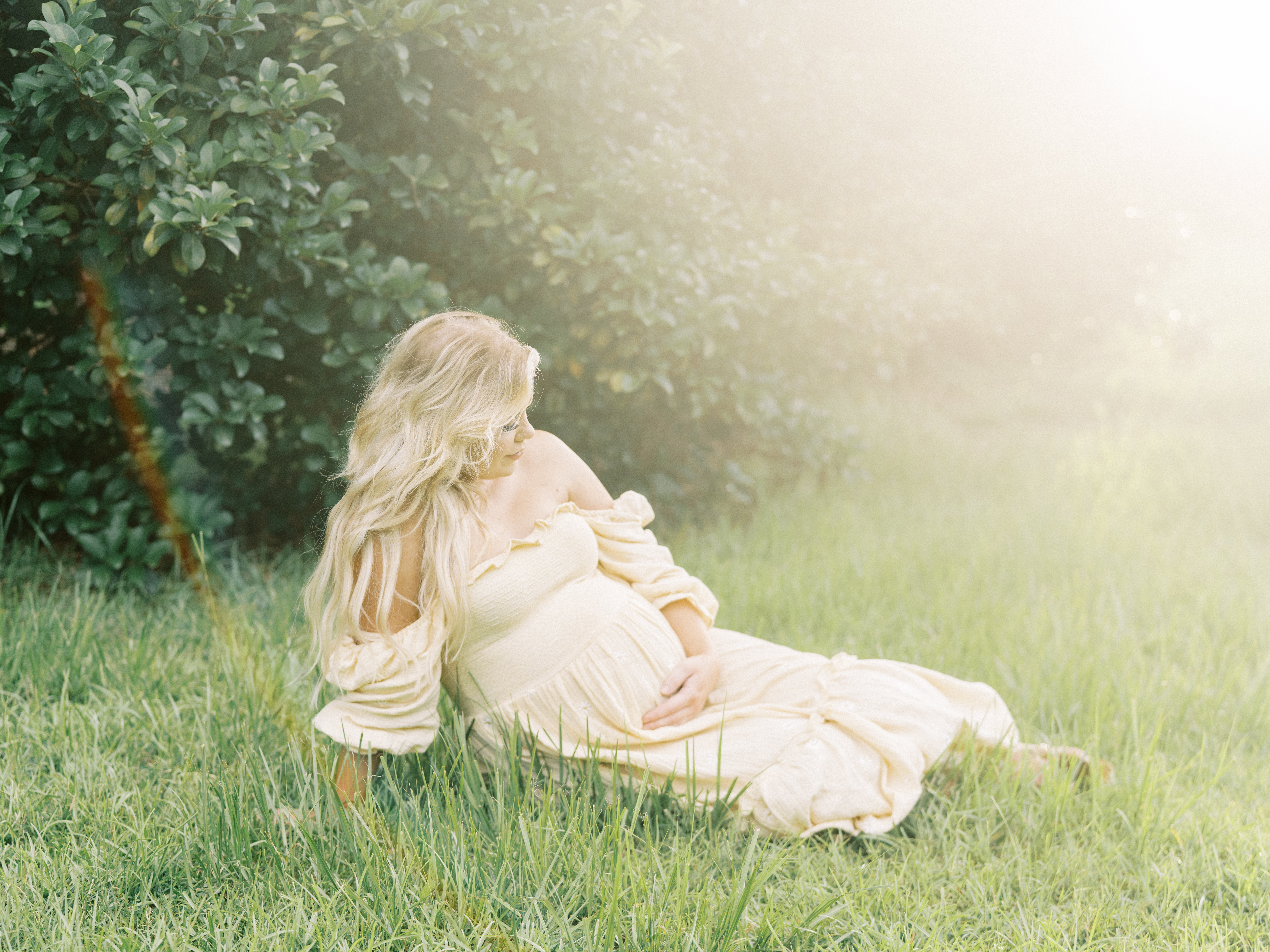 expecting mother during maternity photos in Gainesville, FL